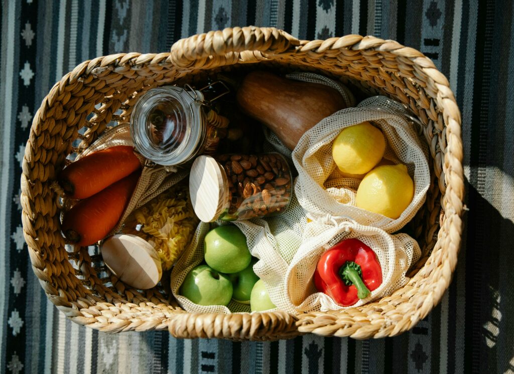 Photo d'un panier avec des aliments à l'intérieur